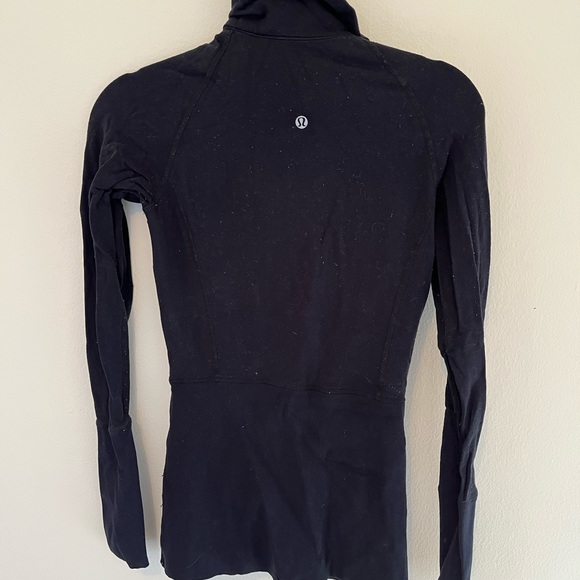 Lululemon long sleeve top. Size 4. - Picture 2 of 3